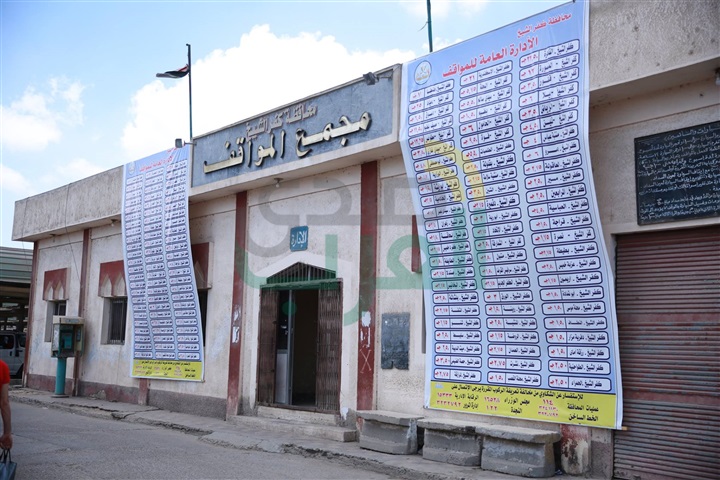 بالصور.. محافظ كفرالشيخ يستمع إلى المواطنين بمجمع المواقف