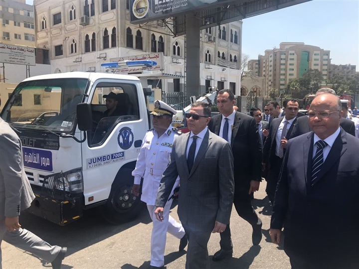 وزير الداخلية يتجول بالمحاور الرئيسيه والميادين خلال ذكري ٣٠ /٦ 