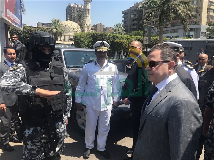 بالصور.. وزير الداخلية يوجه بنشر وتعزيز الخدمات المرورية لتسيير الحركة المرورية وسرعة التعامل مع المواقف الطارئ