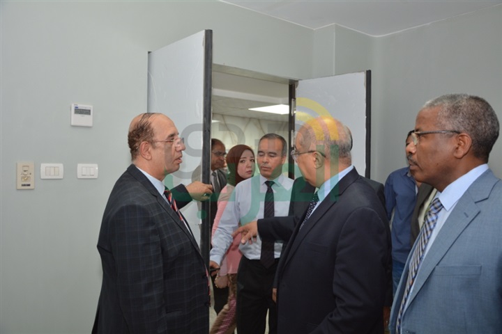 رئيس جامعة أسيوط يتفقد أول وحدة رنين مغناطيسي للفحوصات التشخيصية والتداخلية بالمستشفيات الجامعية