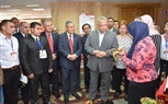 محافظ الشرقية والسفير الإندونيسي يتفقدان معرض مشغولات يدوية بمكتبة مصر العامة بالزقازيق