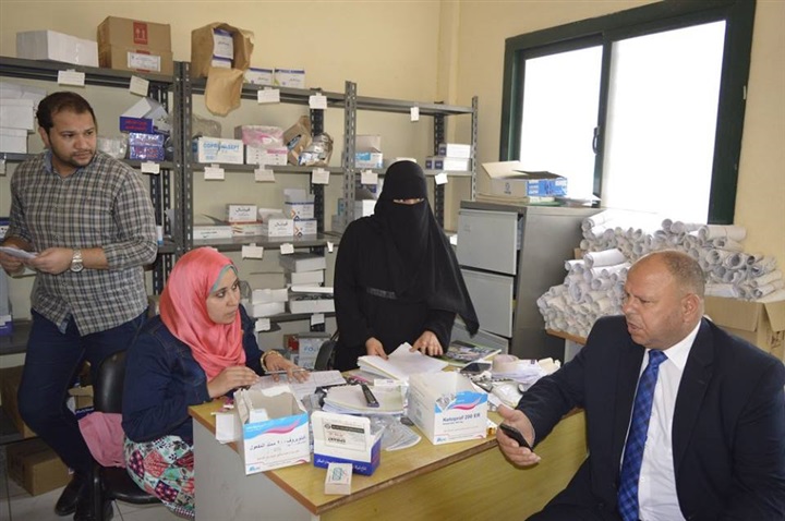 بالصور.. اكتشاف عجز أدوية بوحدة صحية في كفر الشيخ