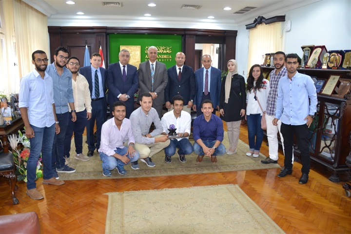 رئيس جامعة الإسكندرية: ندعم الطلاب فى تنفيذ أفكارهم التى تعود بالنفع على المجتمع
