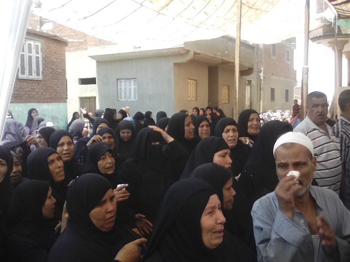 بالصور.. جنازة شهيد العريش تتحول لمظاهرة ضد الإرهاب في كفر الشيخ