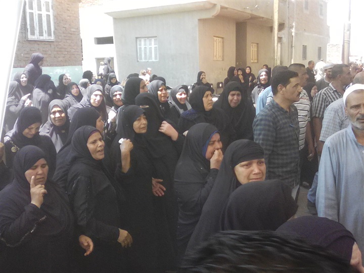 بالصور.. جنازة شهيد العريش تتحول لمظاهرة ضد الإرهاب في كفر الشيخ