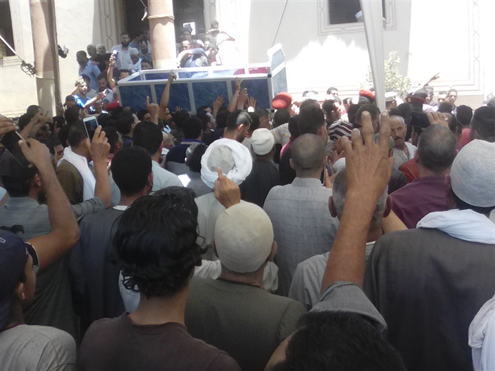 بالصور.. جنازة شهيد العريش تتحول لمظاهرة ضد الإرهاب في كفر الشيخ