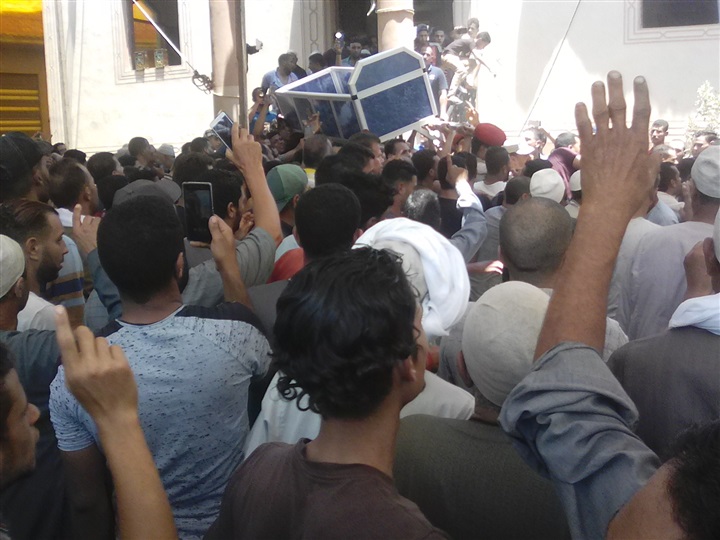 بالصور.. جنازة شهيد العريش تتحول لمظاهرة ضد الإرهاب في كفر الشيخ