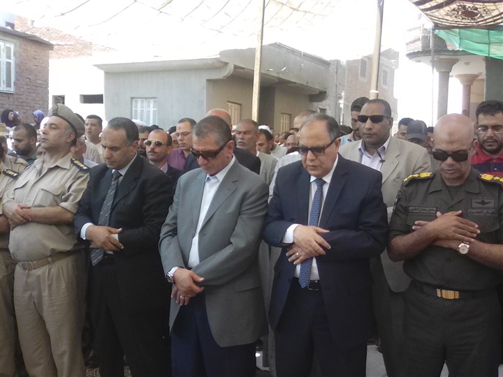 بالصور.. جنازة شهيد العريش تتحول لمظاهرة ضد الإرهاب في كفر الشيخ