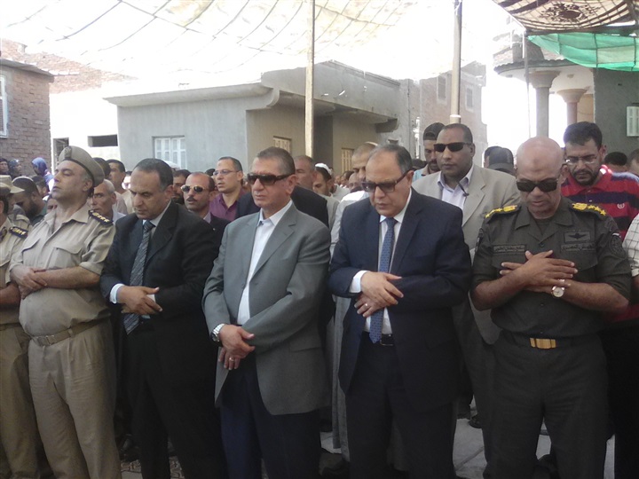 بالصور.. جنازة شهيد العريش تتحول لمظاهرة ضد الإرهاب في كفر الشيخ