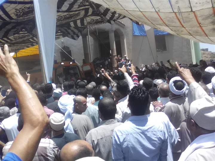 بالصور.. جنازة شهيد العريش تتحول لمظاهرة ضد الإرهاب في كفر الشيخ