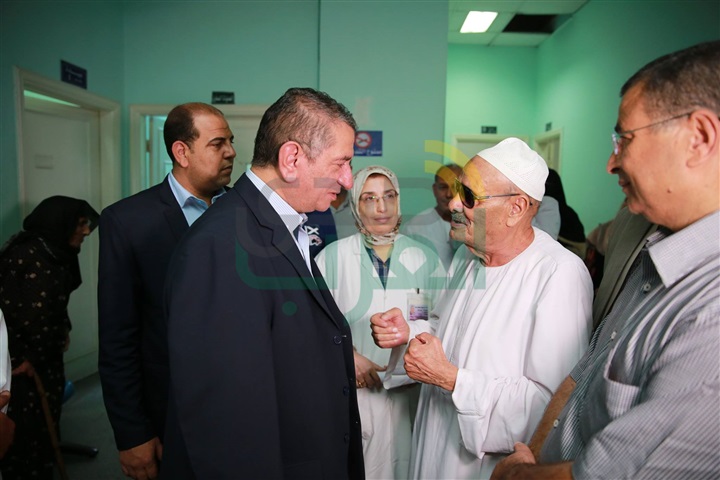بالصور.. محافظ كفر الشيخ يدعم مركز جراحة العيون بأحدث الأجهزة
