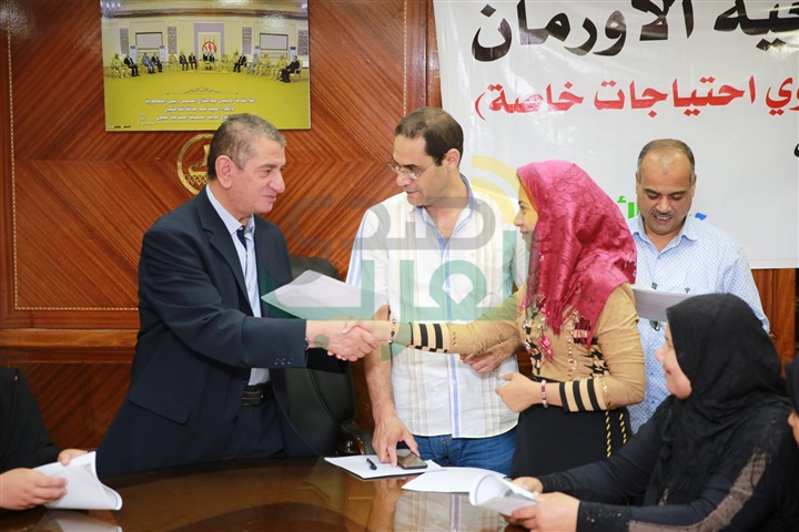 بالصور.. محافظ كفر الشيخ يوزع 25 وثيقة "أمان" على الأسر الأكثر احتياجًا بالتعاون مع الأورمان