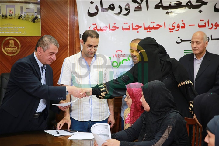 بالصور.. محافظ كفر الشيخ يوزع 25 وثيقة "أمان" على الأسر الأكثر احتياجًا بالتعاون مع الأورمان