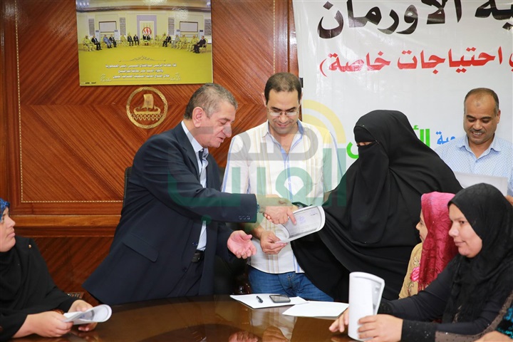 بالصور.. محافظ كفر الشيخ يوزع 25 وثيقة "أمان" على الأسر الأكثر احتياجًا بالتعاون مع الأورمان