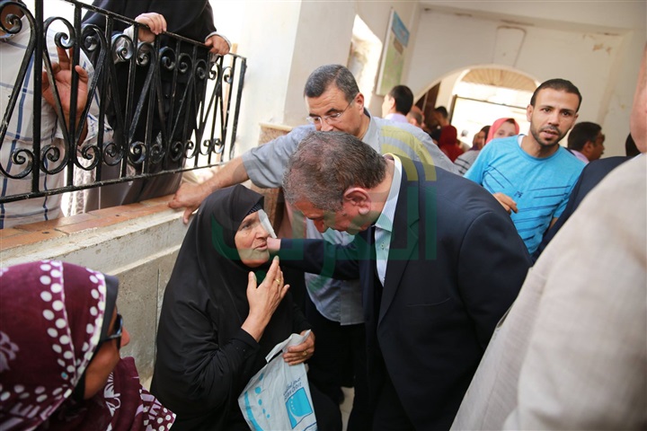 بالصور.. محافظ كفر الشيخ يحيل 32 طبيبًا بمستشفي الرمد للتحقيق