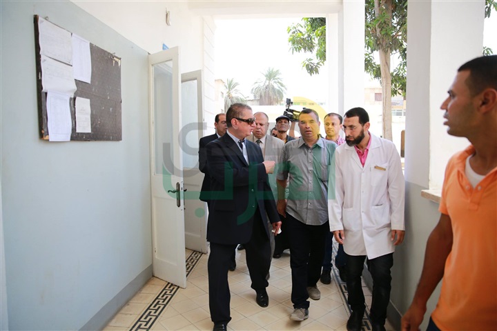 بالصور.. محافظ كفر الشيخ يحيل 32 طبيبًا بمستشفي الرمد للتحقيق