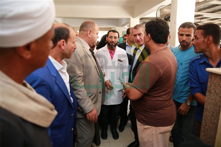 بالصور.. محافظ كفر الشيخ يحيل 32 طبيبًا بمستشفي الرمد للتحقيق