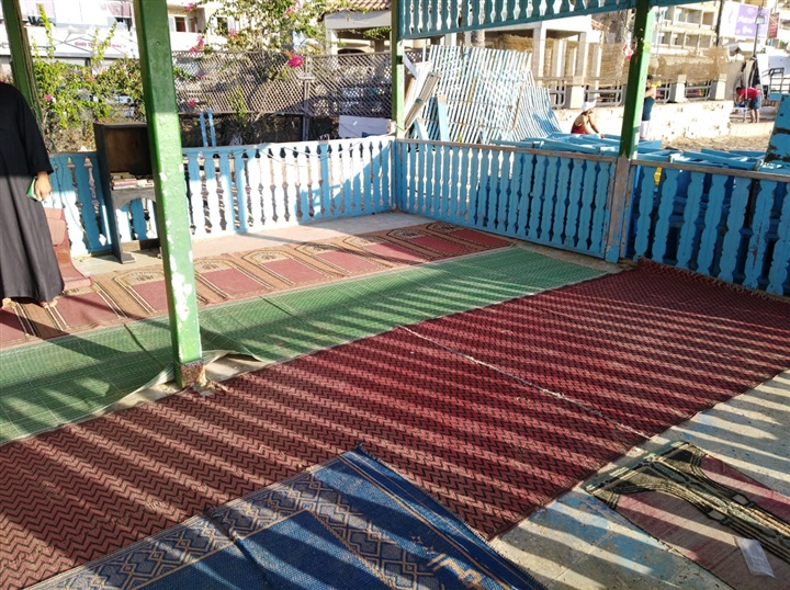 أوقاف المنتزة تمنع إقامة صلاة الجمعة بمصلى على شاطئ البحر بالعصافرة 
