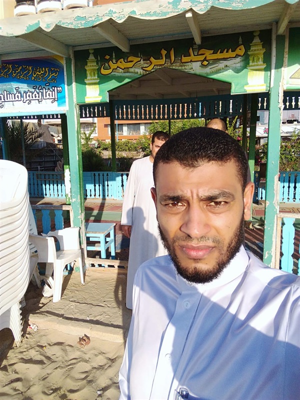أوقاف المنتزة تمنع إقامة صلاة الجمعة بمصلى على شاطئ البحر بالعصافرة 
