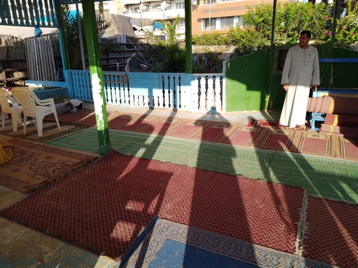 أوقاف المنتزة تمنع إقامة صلاة الجمعة بمصلى على شاطئ البحر بالعصافرة 