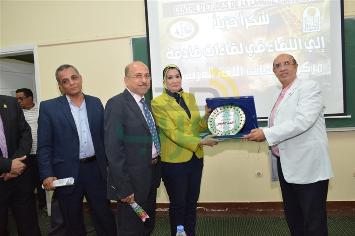 رئيس جامعة أسيوط يفتتح مركز دراسات اللغة الفرنسية بعد تطويره