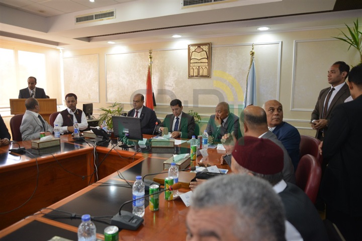 وزير الرياضة: دراسة إنشاء نادي للفروسية والهجن ومهرجانات رياضية بمطروح 