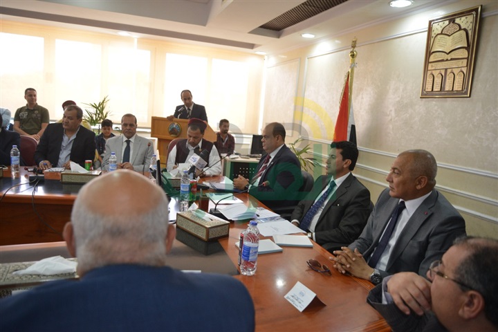 وزير الرياضة: دراسة إنشاء نادي للفروسية والهجن ومهرجانات رياضية بمطروح 
