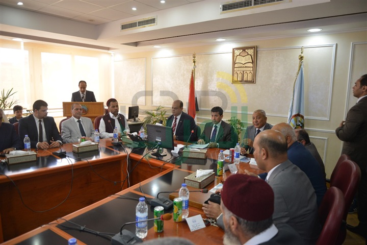 وزير الرياضة: دراسة إنشاء نادي للفروسية والهجن ومهرجانات رياضية بمطروح 
