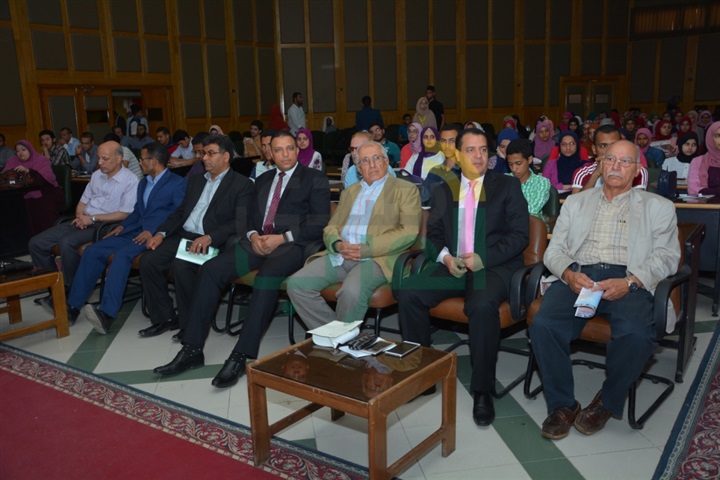 انطلاق أعمال مؤتمر "اختر كليتك" بالتعاون مع مكتبة الإسكندرية بجامعة أسيوط