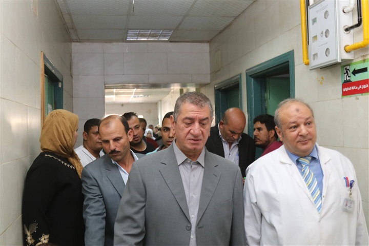 بالصور.. زيارة مفاجئة تكشف تغيب 47 طبيبًا عن العمل بمستشفي كفر الشيخ العام