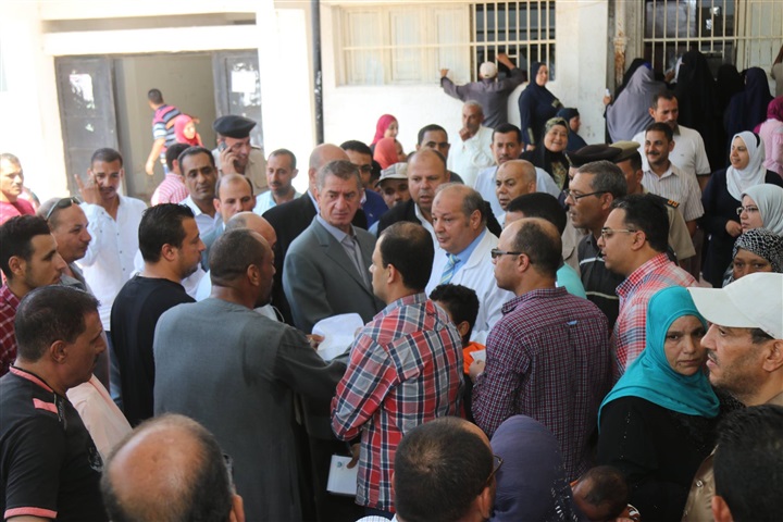 بالصور.. زيارة مفاجئة تكشف تغيب 47 طبيبًا عن العمل بمستشفي كفر الشيخ العام