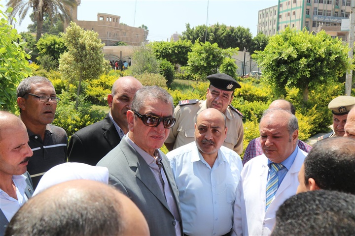 بالصور.. زيارة مفاجئة تكشف تغيب 47 طبيبًا عن العمل بمستشفي كفر الشيخ العام