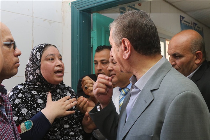 بالصور.. زيارة مفاجئة تكشف تغيب 47 طبيبًا عن العمل بمستشفي كفر الشيخ العام