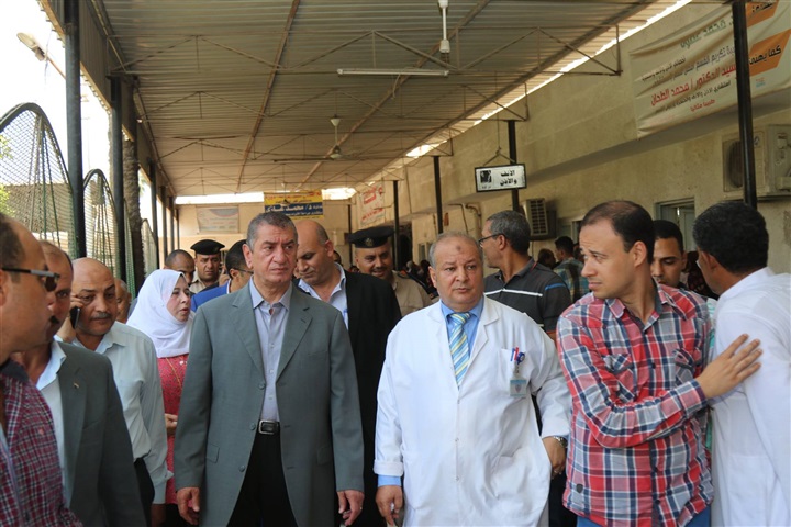 بالصور.. زيارة مفاجئة تكشف تغيب 47 طبيبًا عن العمل بمستشفي كفر الشيخ العام