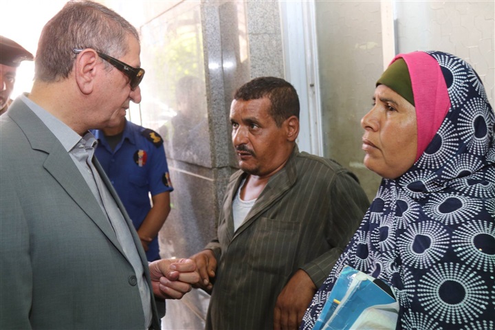 بالصور.. زيارة مفاجئة تكشف تغيب 47 طبيبًا عن العمل بمستشفي كفر الشيخ العام