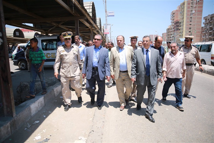 بالصور.. محافظ كفر الشيخ يواصل متابعة تطبيق التعريفة الجديدة بمواقف الأجرة
