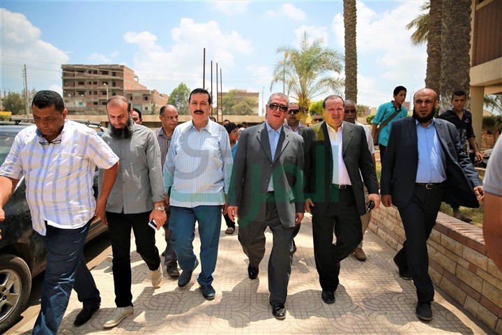 بالصور.. محافظ كفر الشيخ يحيل 20 طبيبًا بمستشفى سيدى سالم المركزى للتحقيق