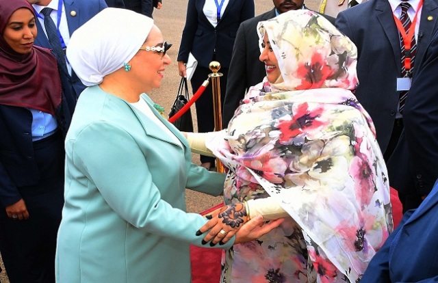 "البشير" يرافق الرئيس السيسى لدى مغادرة السودان (صور) 