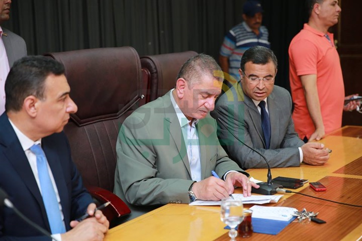 بالصور.. محافظ كفر الشيخ يبحث 44 طلب خلال اللقاء الأسبوعى 