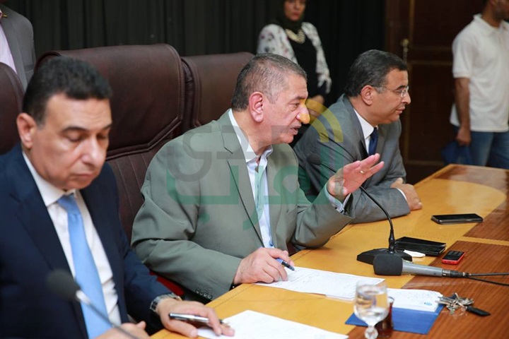 بالصور.. محافظ كفر الشيخ يبحث 44 طلب خلال اللقاء الأسبوعى 