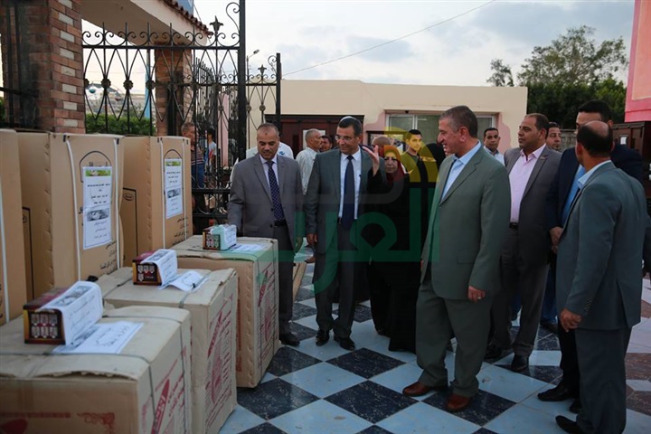بالصور..توزيع أجهزة كهربائية علي 104 عرائس بكفر الشيخ