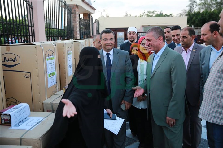 بالصور..توزيع أجهزة كهربائية علي 104 عرائس بكفر الشيخ