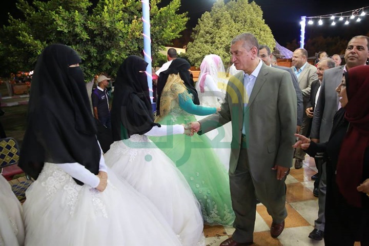 بالصور..توزيع أجهزة كهربائية علي 104 عرائس بكفر الشيخ
