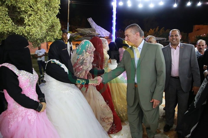 بالصور..توزيع أجهزة كهربائية علي 104 عرائس بكفر الشيخ