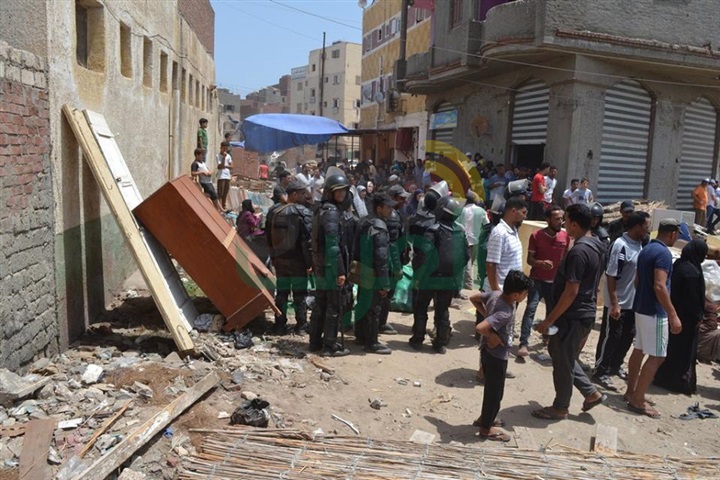 بالصور.. مساعدا وزيرالداخلية يقودان حملة مكبرة لإسترداد أملاك الدولة من مافيا الأراضي بكفر الشيخ