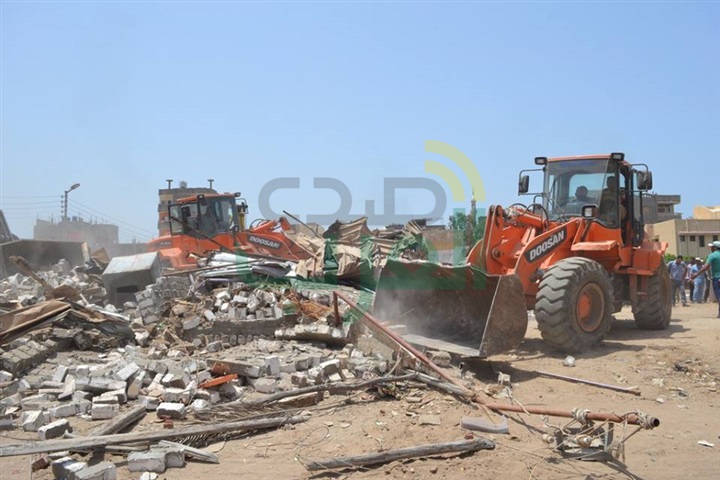بالصور.. مساعدا وزيرالداخلية يقودان حملة مكبرة لإسترداد أملاك الدولة من مافيا الأراضي بكفر الشيخ