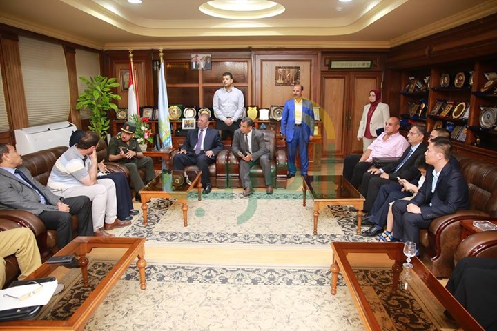 محافظ كفرالشيخ يستقبل "عزالدين صالح" لإنشاء المصنع الثانى للرمال السوداء