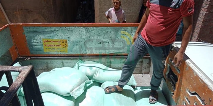 بالصور.. ضبط 25 جوال دقيق مدعم قبل بيعهم بالسوق السوداء في كفر الشيخ