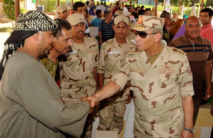 وزير الدفاع يتفقد عددا من مراكز التدريب التابعة للقوات المسلحة (صور)