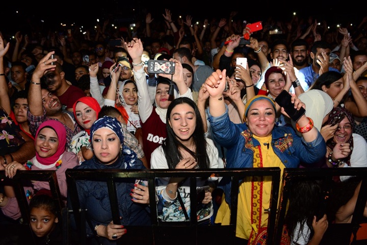 بالصور.. تامر حسني يشعل حفلا جماهيريا ببورتو سعيد ومحبيه يطالبوه بإعادة أغنية "عيش بشوقك" بالصور.. تامر حسني يشعل حفلا جماهيريا ببورتو سعيد ومحبيه يطالبوه بإعادة أغنية "عيش بشوقك"
